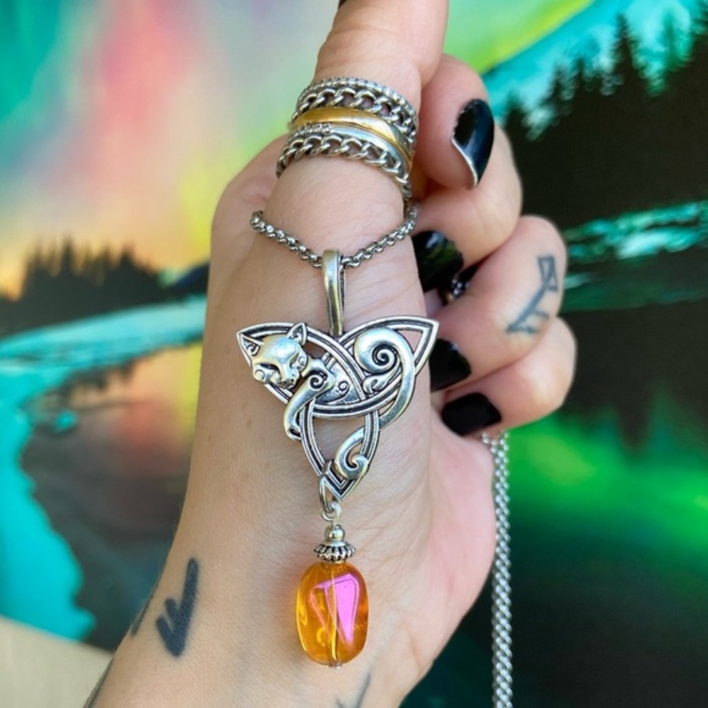 Celtic cat knot orange aura crystal steel necklace - Picture 5 of 12